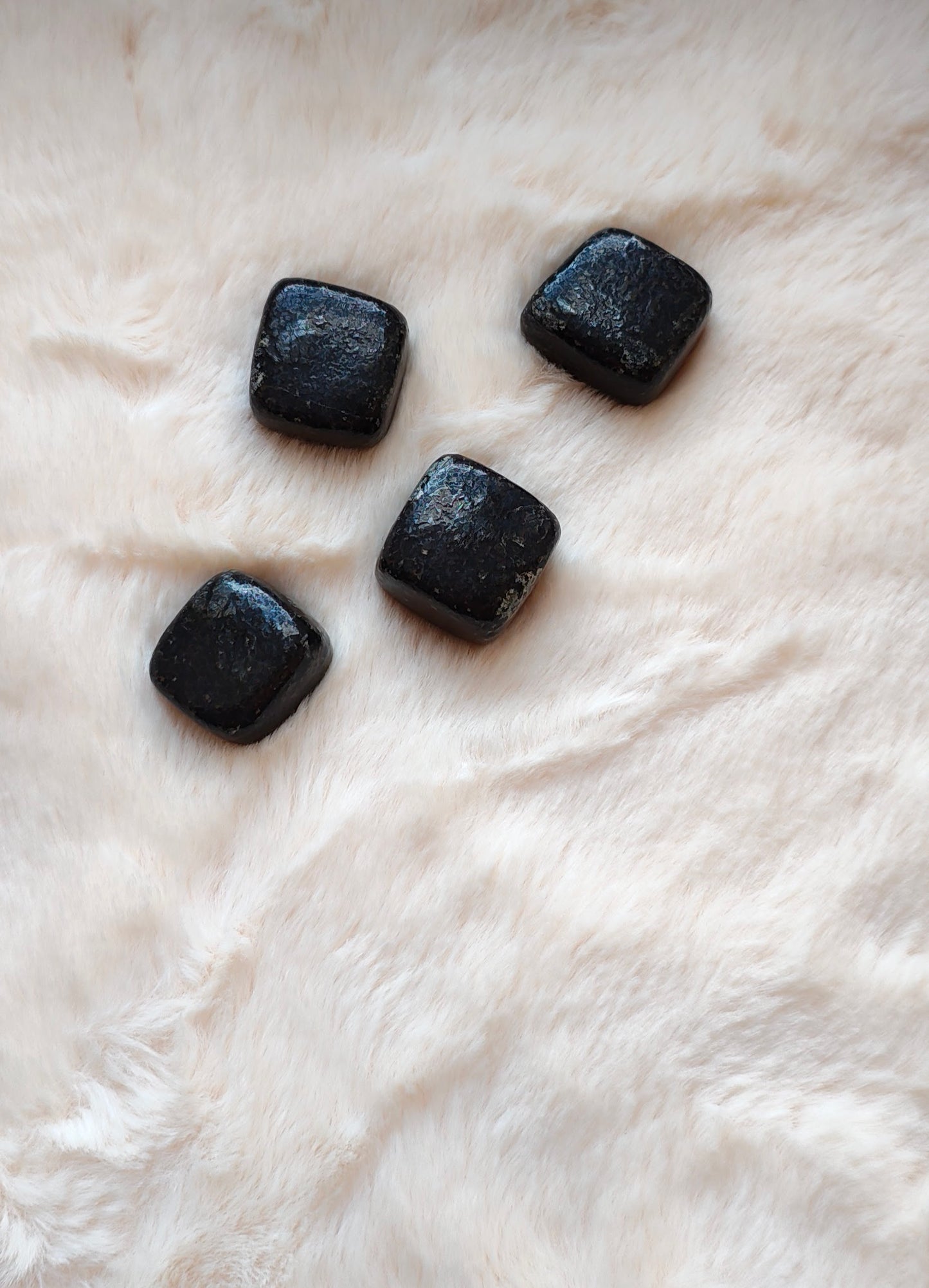 Nuumite - Pierre Roulée