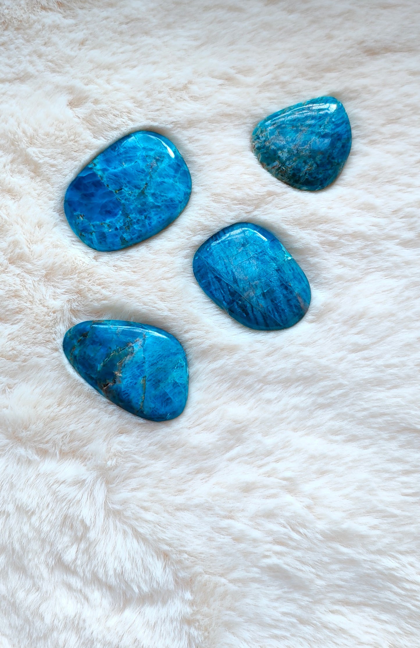 Apatite Bleue - Pierre Plate