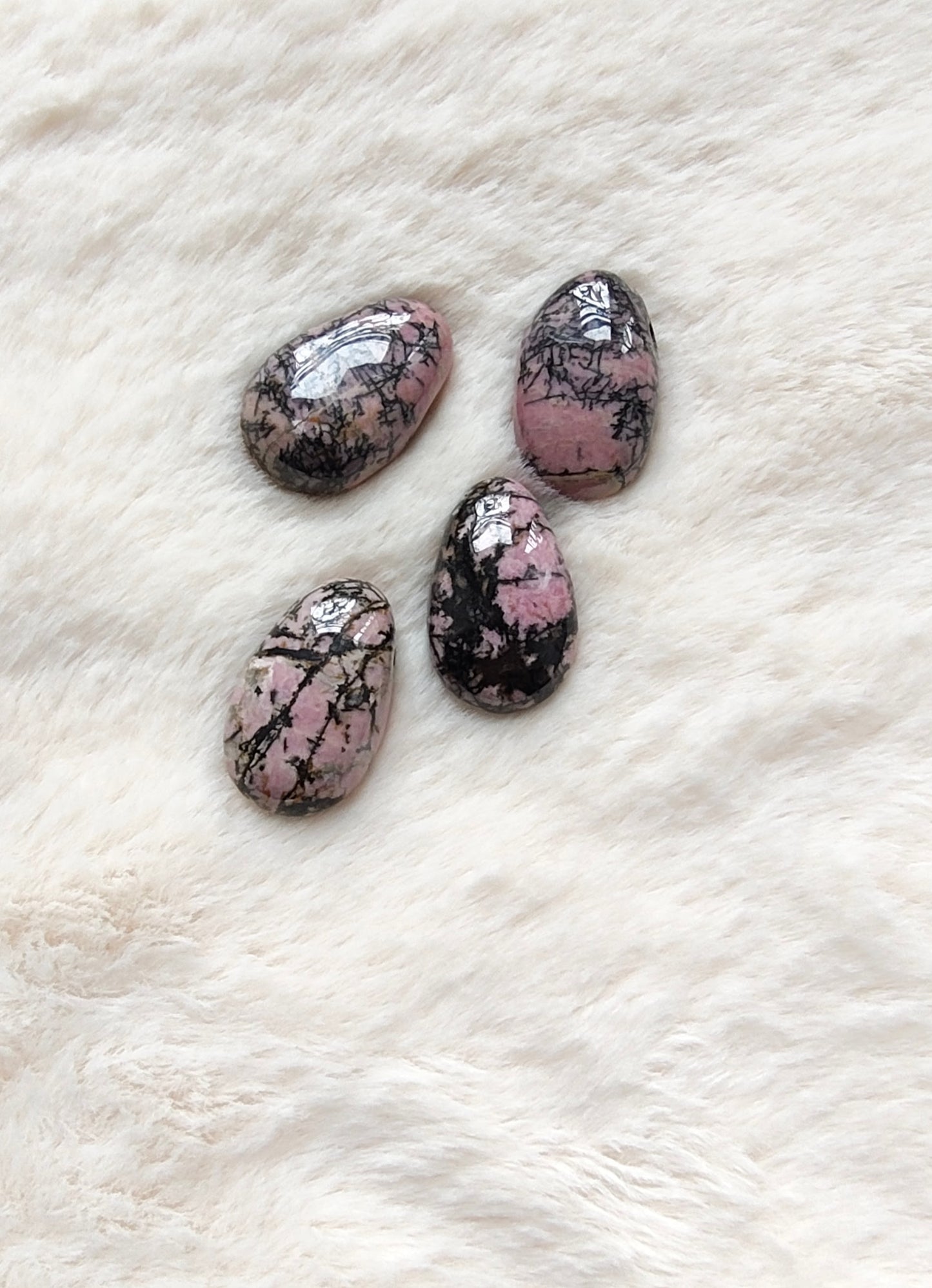 Rhodonite - Pierre Percée