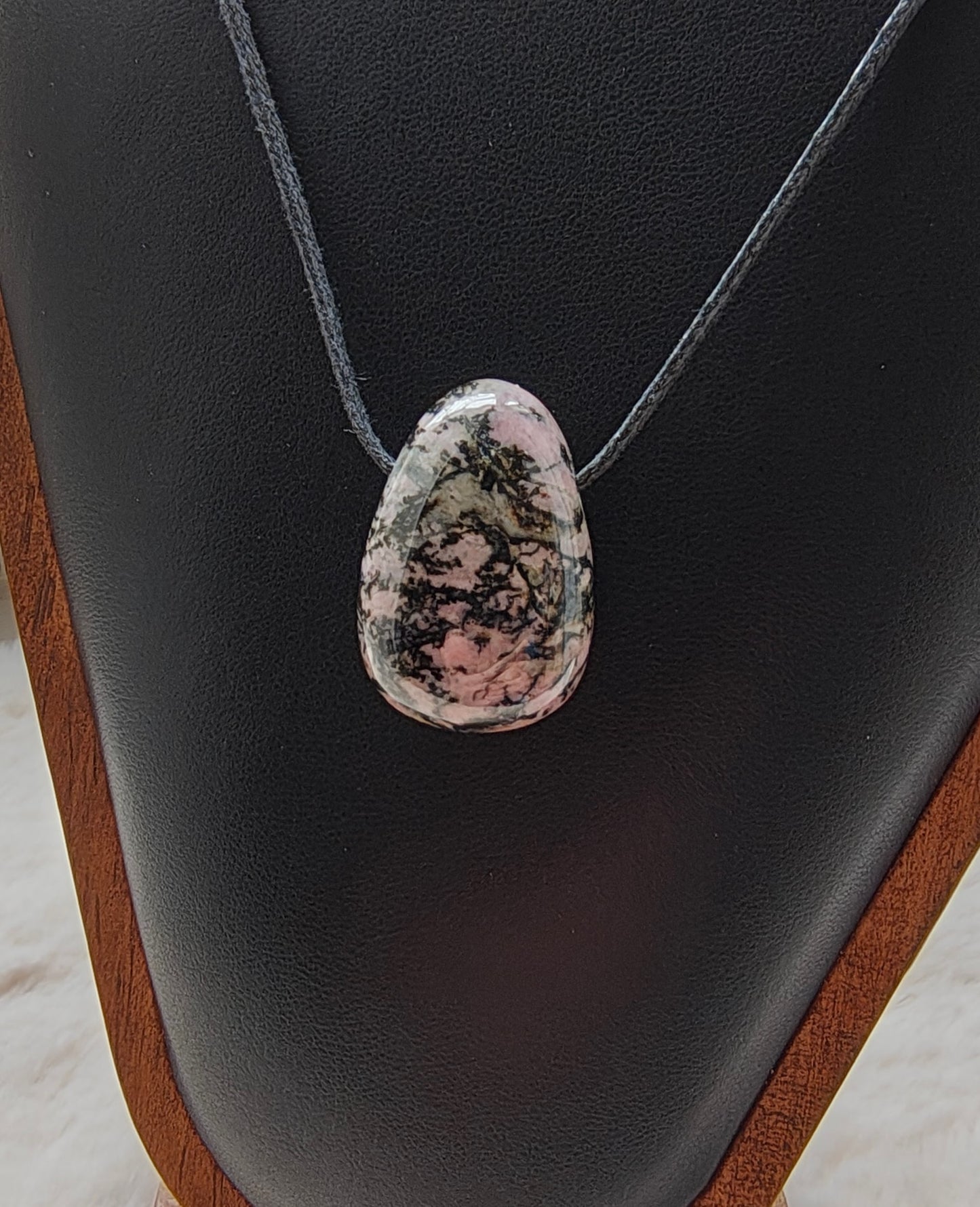 Rhodonite - Pierre Percée