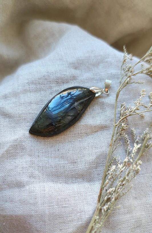 Labradorite - Pendentif - Lithothérapie - Pierres Naturelles - Protection - Clarté - Perspectives - Intuition - Empathie - Bienveillance - E