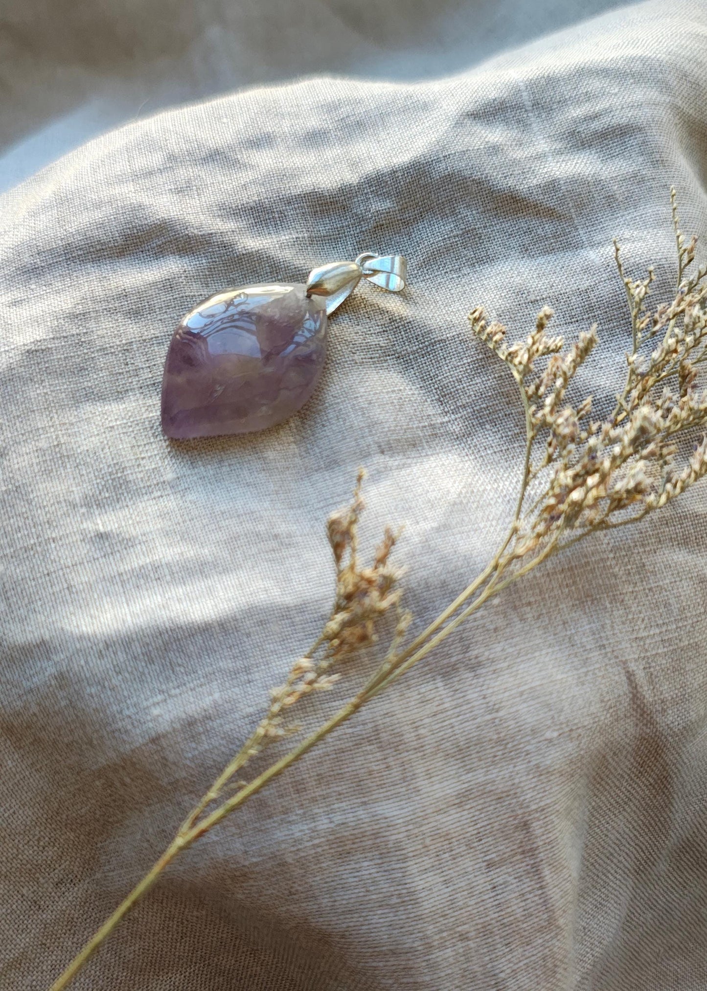 Améthyste - Pendentif - Lithothérapie - Pierres Naturelles - Concentration - Psychisme - Méditation - Anti-Addiction - Maitrise - Modèle B