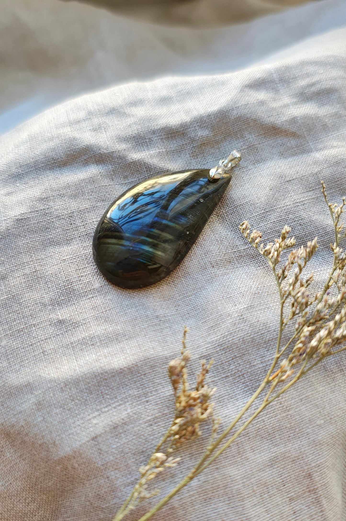 Labradorite - Pendentif - Lithothérapie - Pierres Naturelles - Protection - Clarté - Perspectives - Intuition - Empathie - Bienveillance - C