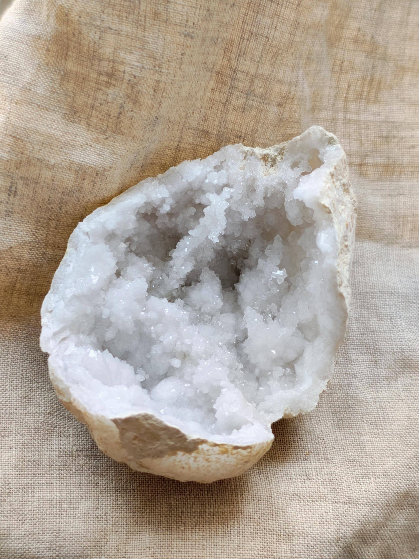 Géode de Quartz - Pierre Brute - Lithothérapie - Pierres Naturelles - Acceptation - Lumière - Harmonie - Relation - Ouverture - 108 grammes