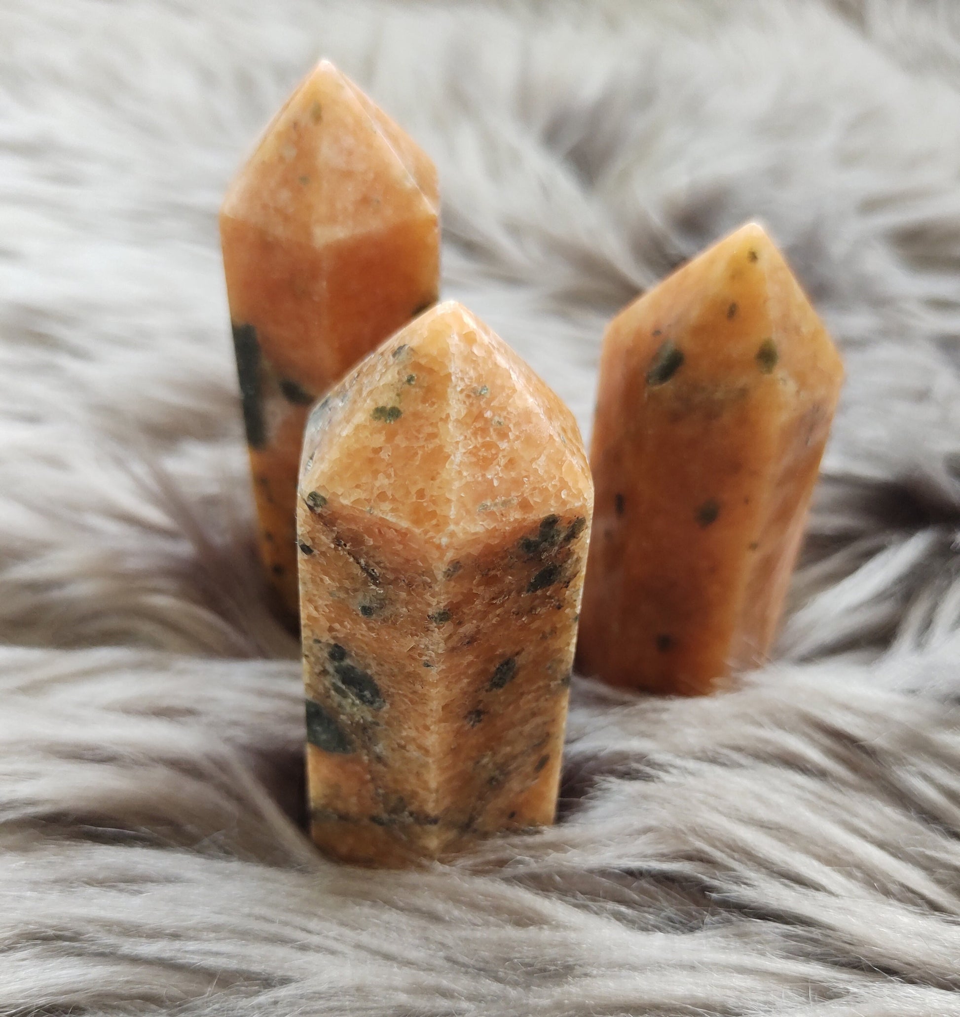 Calcite Orchidée - Pointe - Lithothérapie - Pierres Naturelles