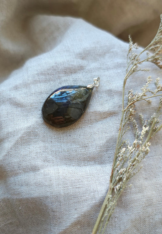 Labradorite - Pendentif - Lithothérapie - Pierres Naturelles - Protection - Clarté - Perspectives - Intuition - Empathie - Bienveillance - G