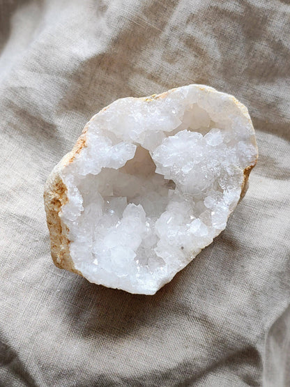 Géode de Quartz - Pierre Brute - Lithothérapie - Pierres Naturelles - Acceptation - Lumière - Harmonie - Relation - Ouverture - 197 grammes