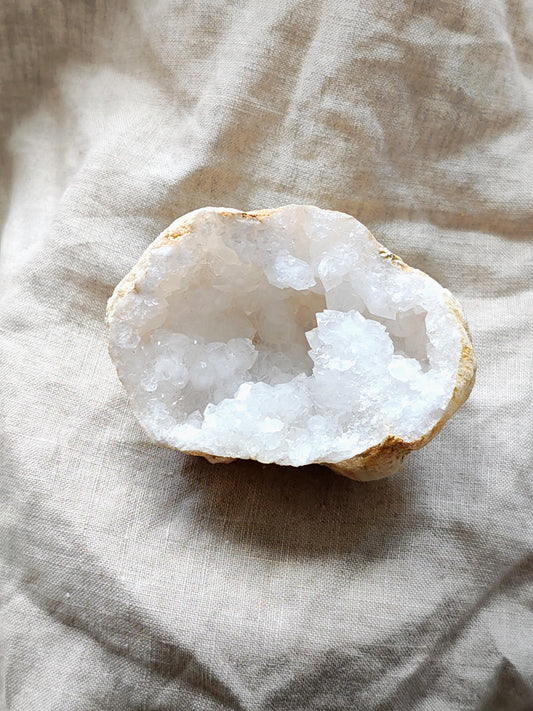 Géode de Quartz - Pierre Brute - Lithothérapie - Pierres Naturelles - Acceptation - Lumière - Harmonie - Relation - Ouverture - 197 grammes