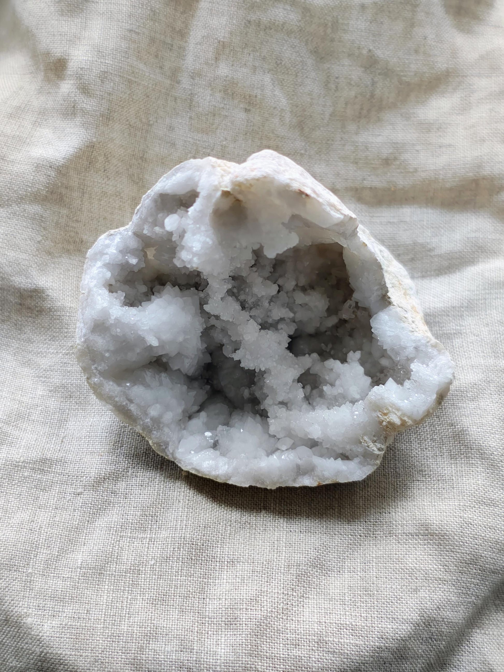Géode de Quartz - Pierre Brute - Lithothérapie - Pierres Naturelles - Acceptation - Lumière - Harmonie - Relation - Ouverture - 135 grammes