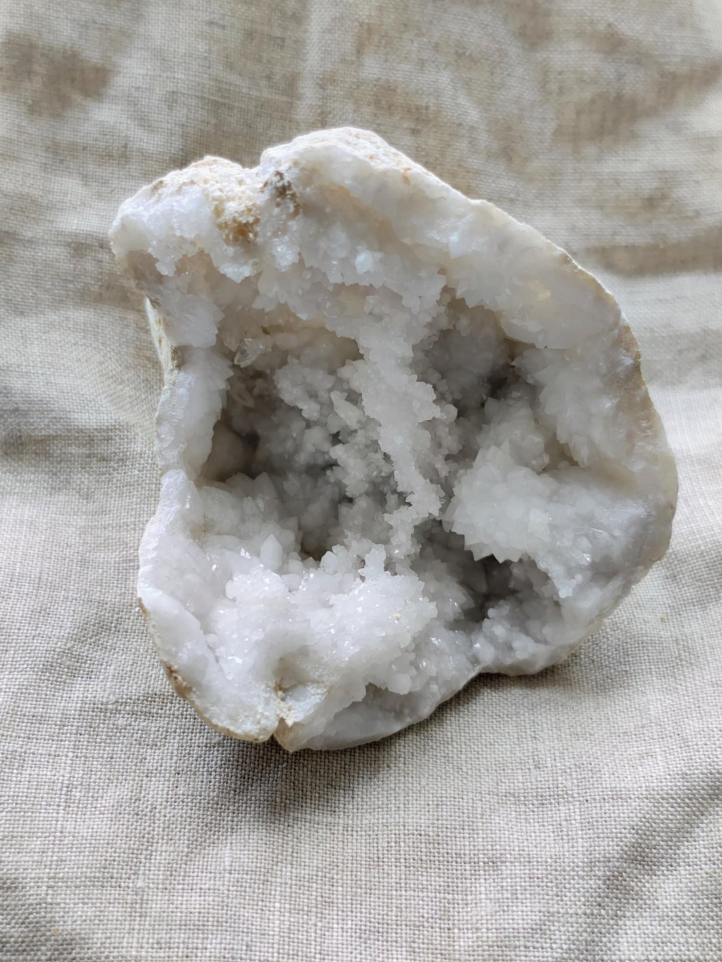 Géode de Quartz - Pierre Brute - Lithothérapie - Pierres Naturelles - Acceptation - Lumière - Harmonie - Relation - Ouverture - 135 grammes