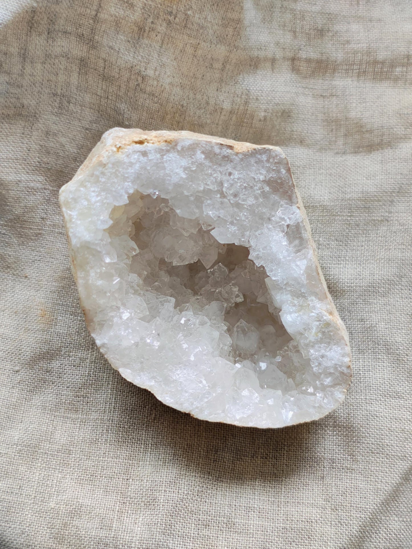 Géode de Quartz - Pierre Brute - Lithothérapie - Pierres Naturelles - Acceptation - Lumière - Harmonie - Relation - Ouverture - 123 grammes