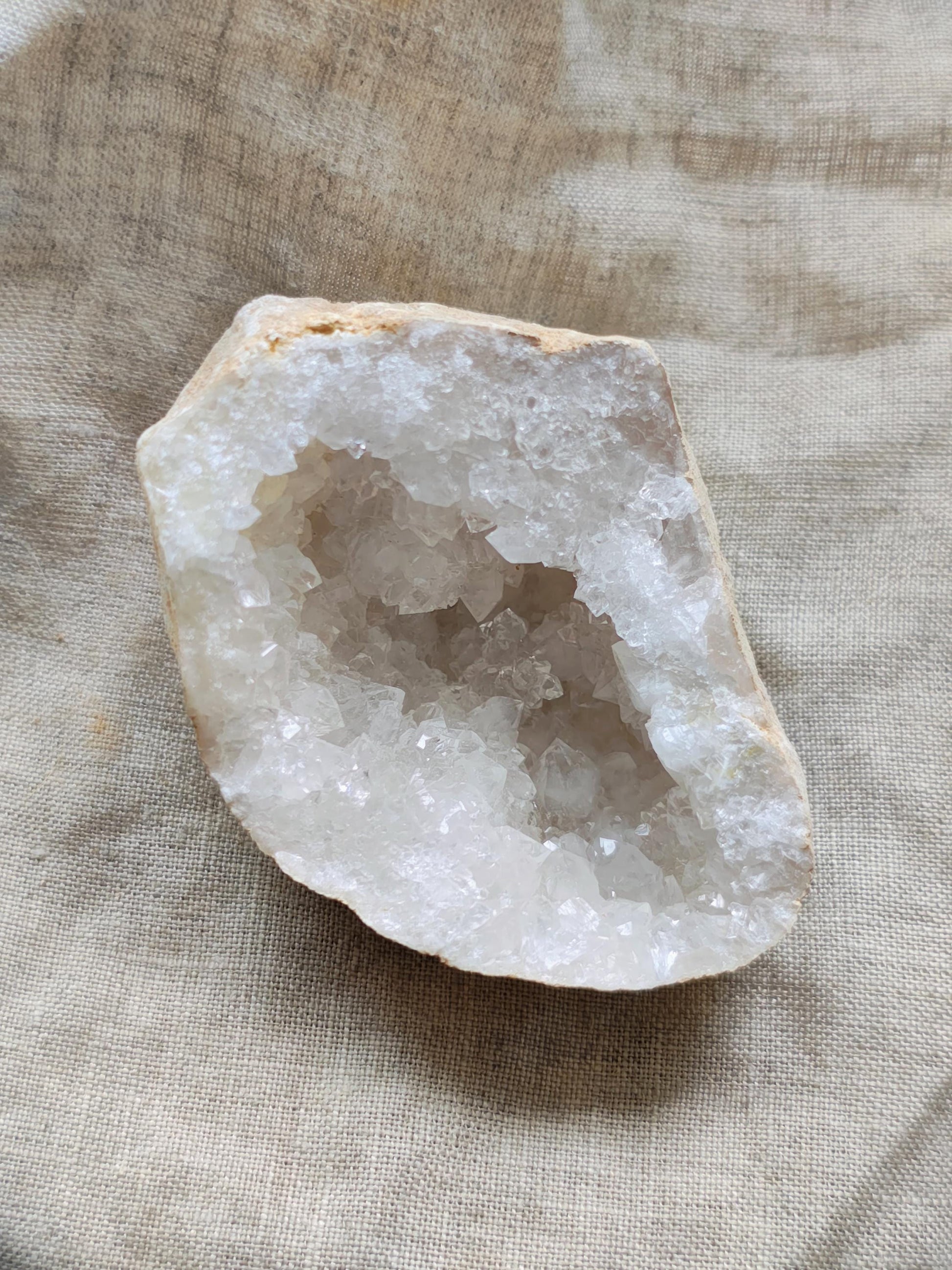 Géode de Quartz - Pierre Brute - Lithothérapie - Pierres Naturelles - Acceptation - Lumière - Harmonie - Relation - Ouverture - 123 grammes
