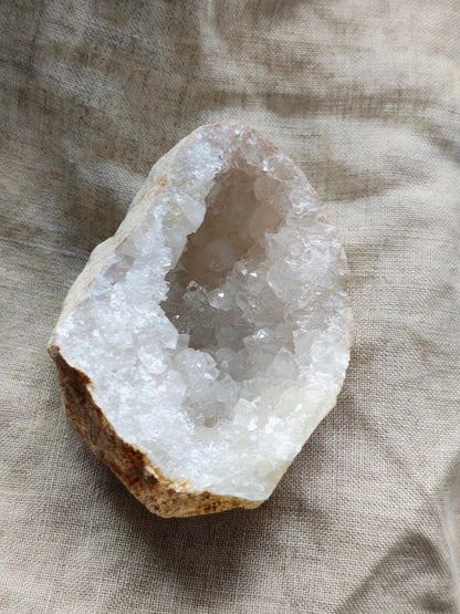 Géode de Quartz - Pierre Brute - Lithothérapie - Pierres Naturelles - Acceptation - Lumière - Harmonie - Relation - Ouverture - 123 grammes